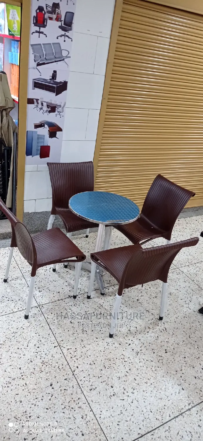 4seaters Round Shape Bar and Restaurant Set