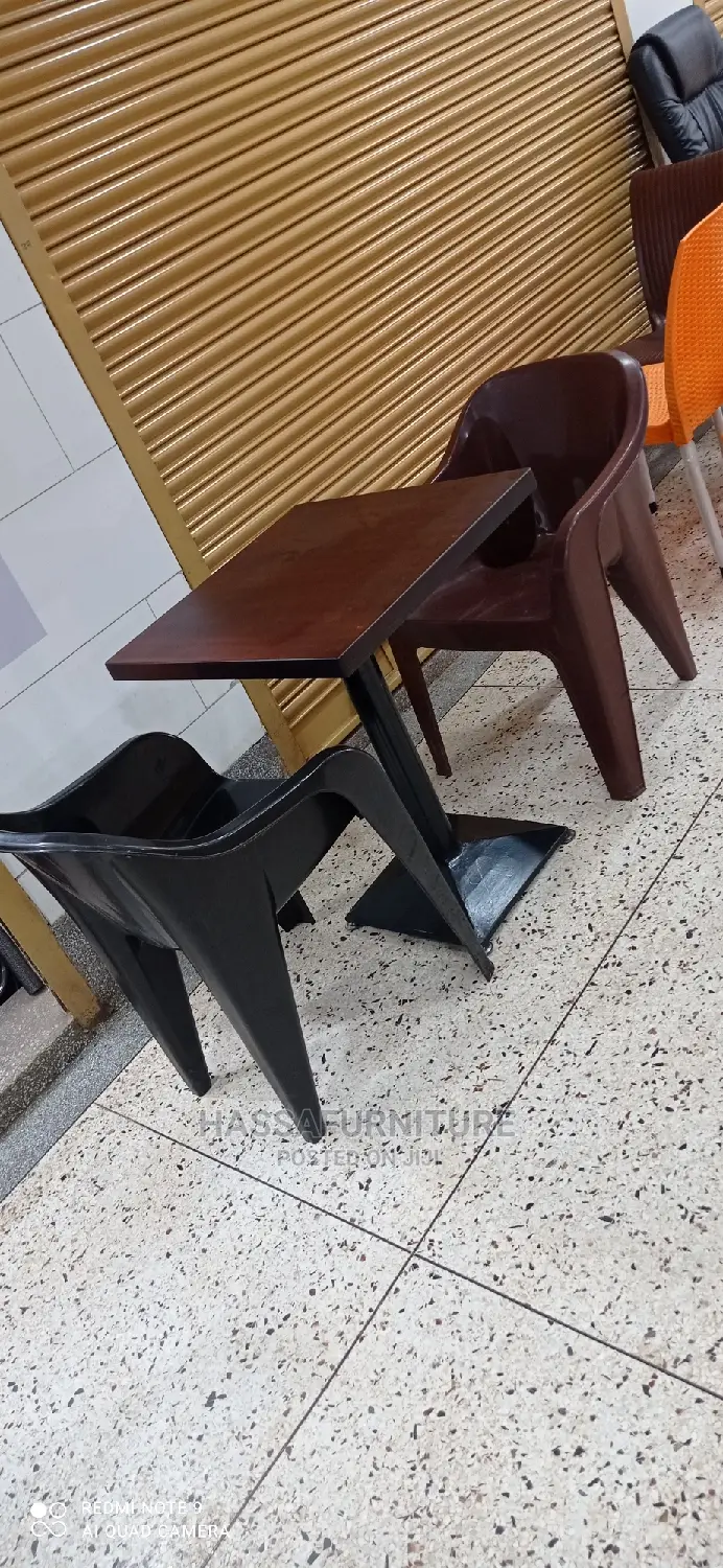 2seaters Mahogany Table and Chairs for Bar and Restaurant