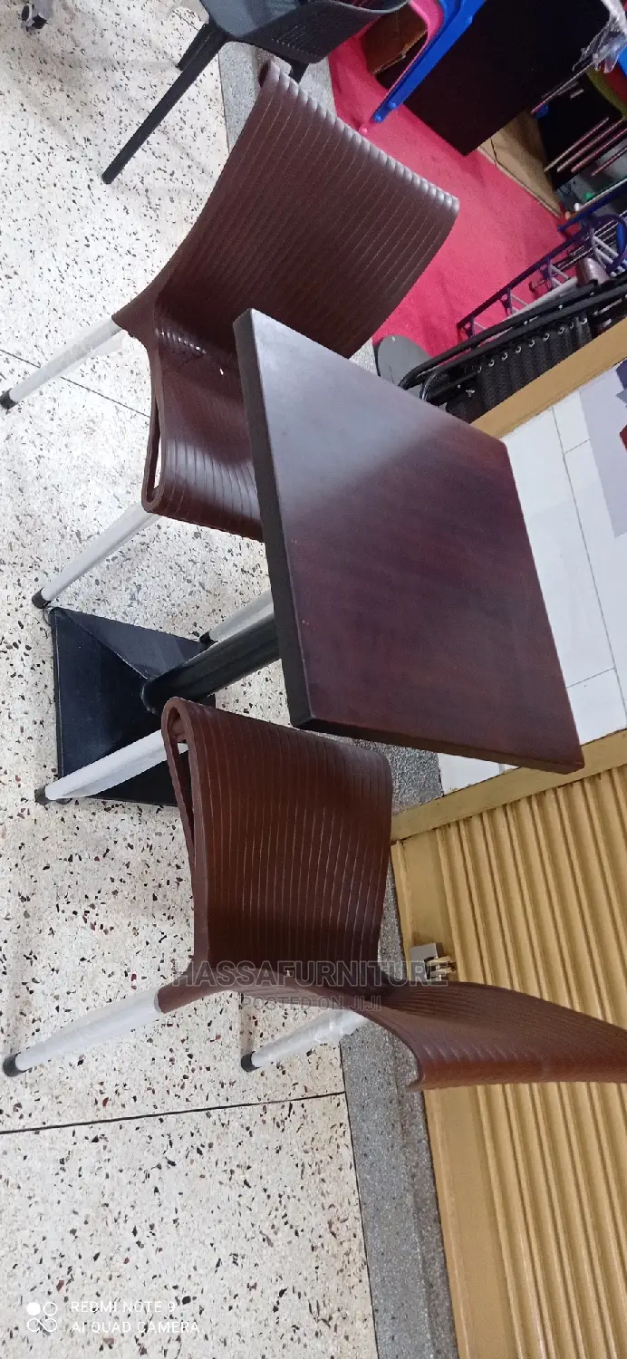 2seaters Mahogany Table and Chairs for Bar and Restaurant