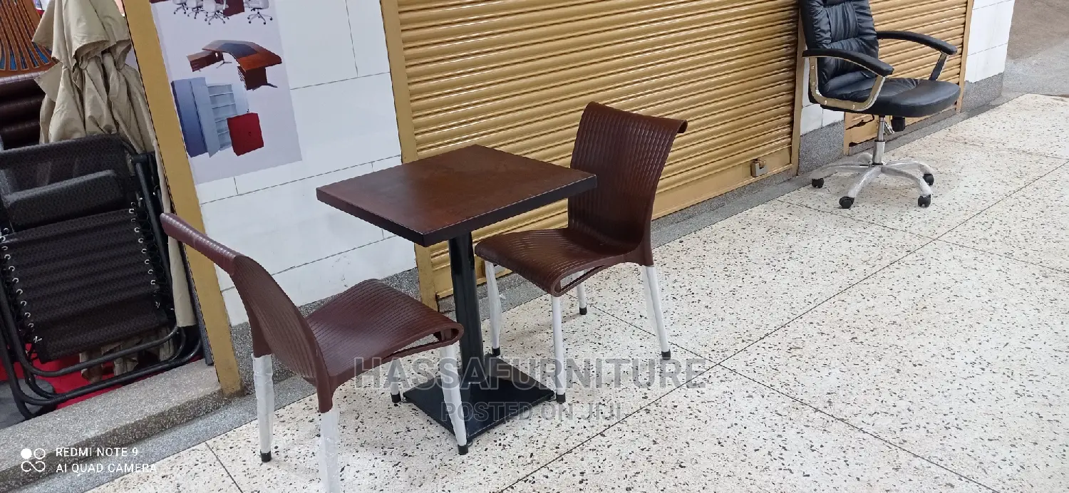 2seaters Mahogany Table and Chairs for Bar and Restaurant