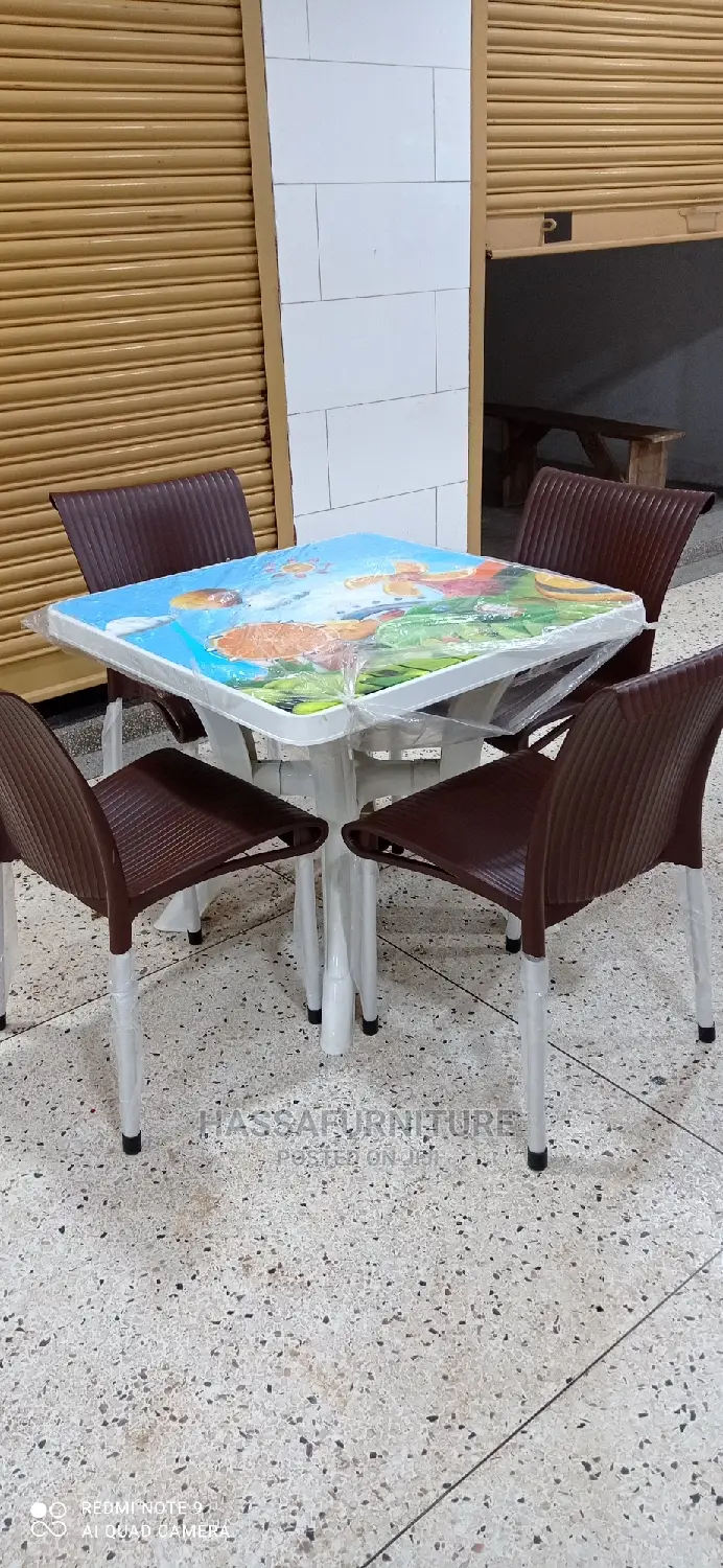 4seaters Plastic Bar and Restaurant Set