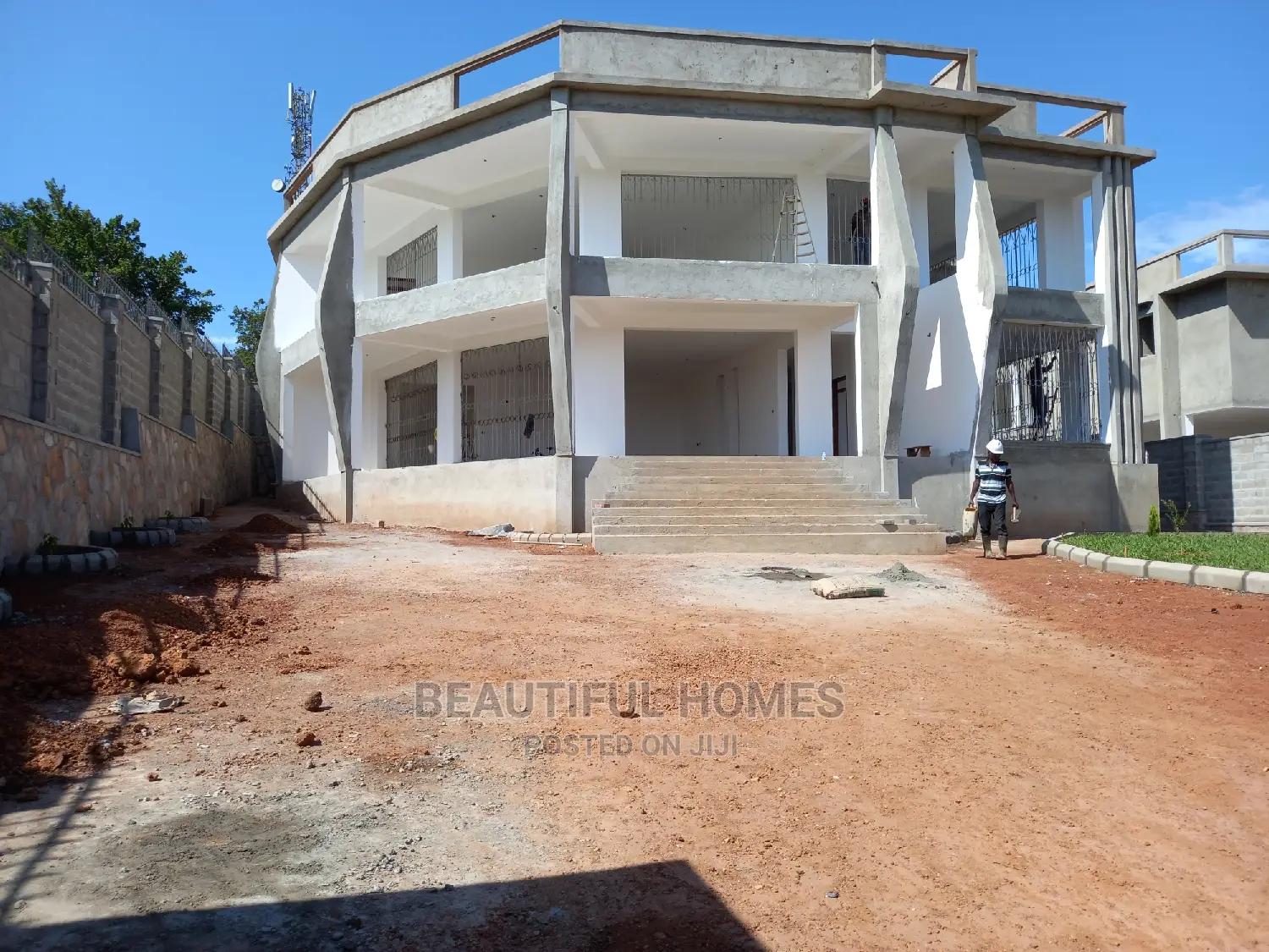 Furnished 6bdrm Duplex in Munyonyo Diplomat, Central Division for Sale