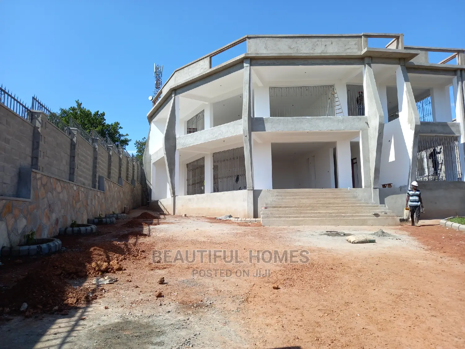 Furnished 6bdrm Duplex in Munyonyo Diplomat, Central Division for Sale