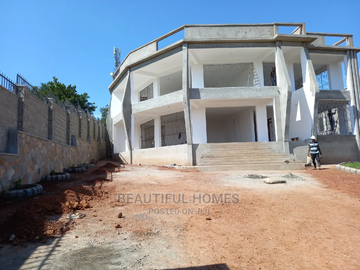 Furnished 6bdrm Duplex in Munyonyo Diplomat, Central Division for Sale