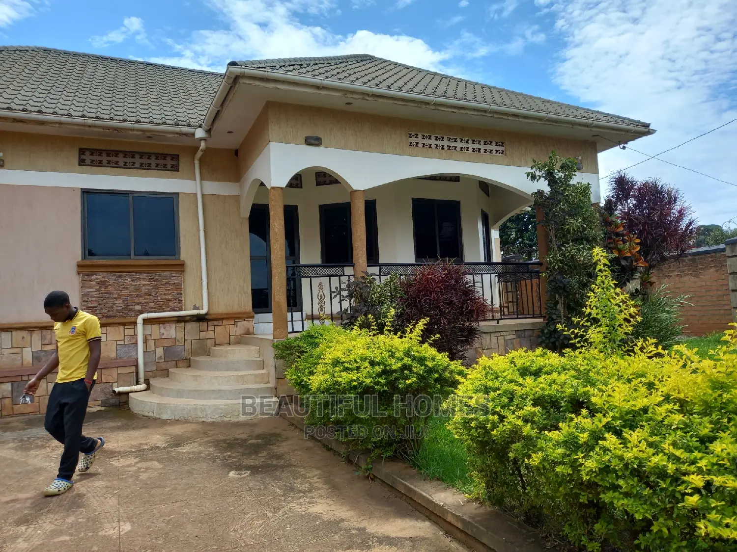 Furnished 4bdrm House in Kira Classy, Central Division for Sale