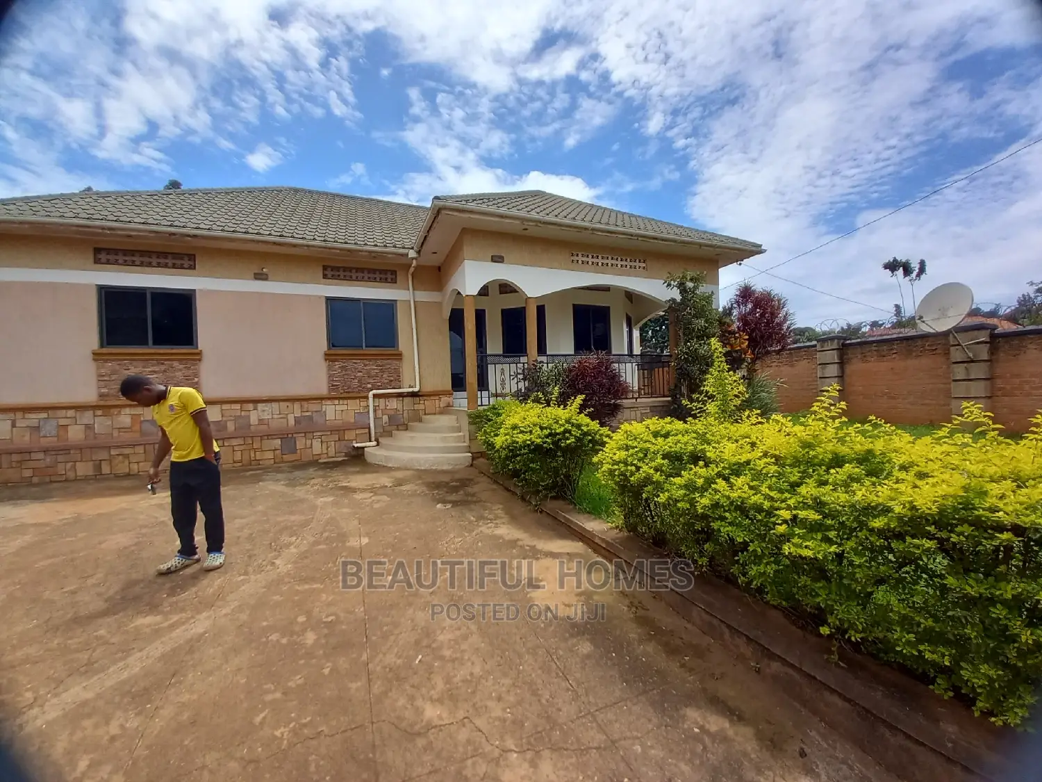 Furnished 4bdrm House in Kira Classy, Central Division for Sale