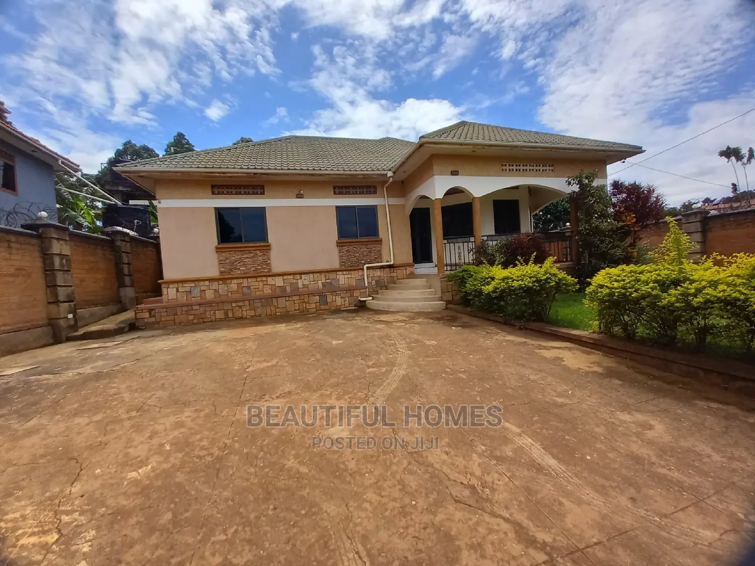 Furnished 4bdrm House in Kira Classy, Central Division for Sale