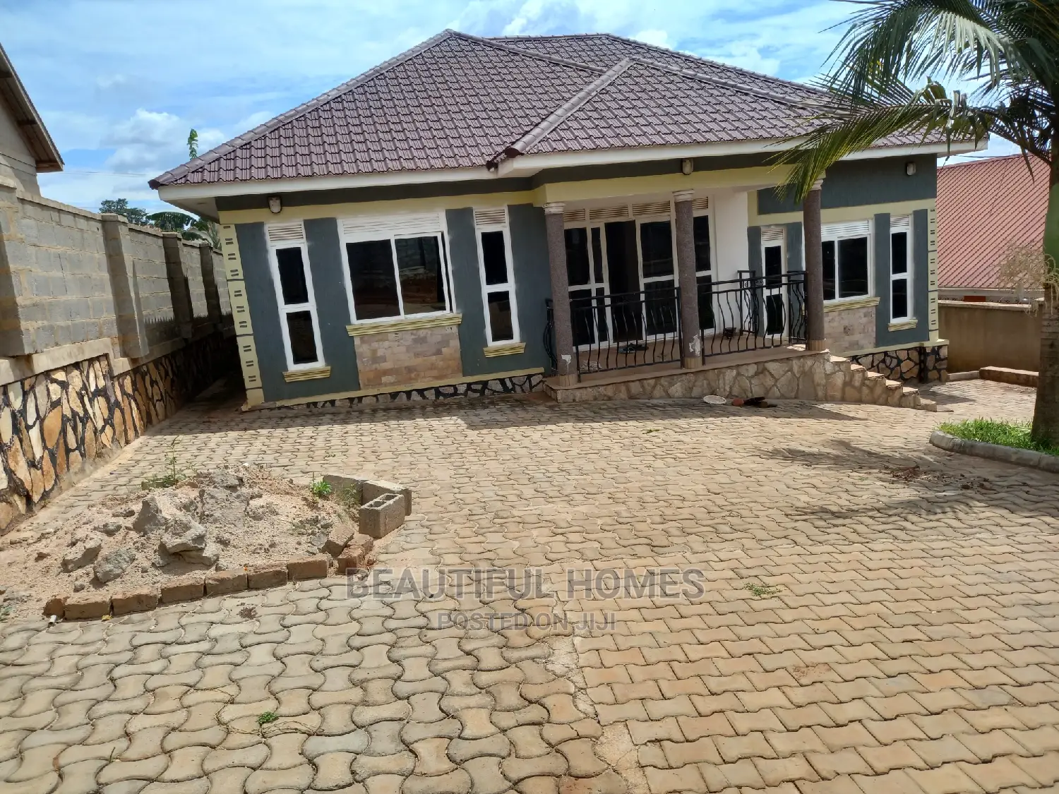 Furnished 4bdrm House in Kira for Sale