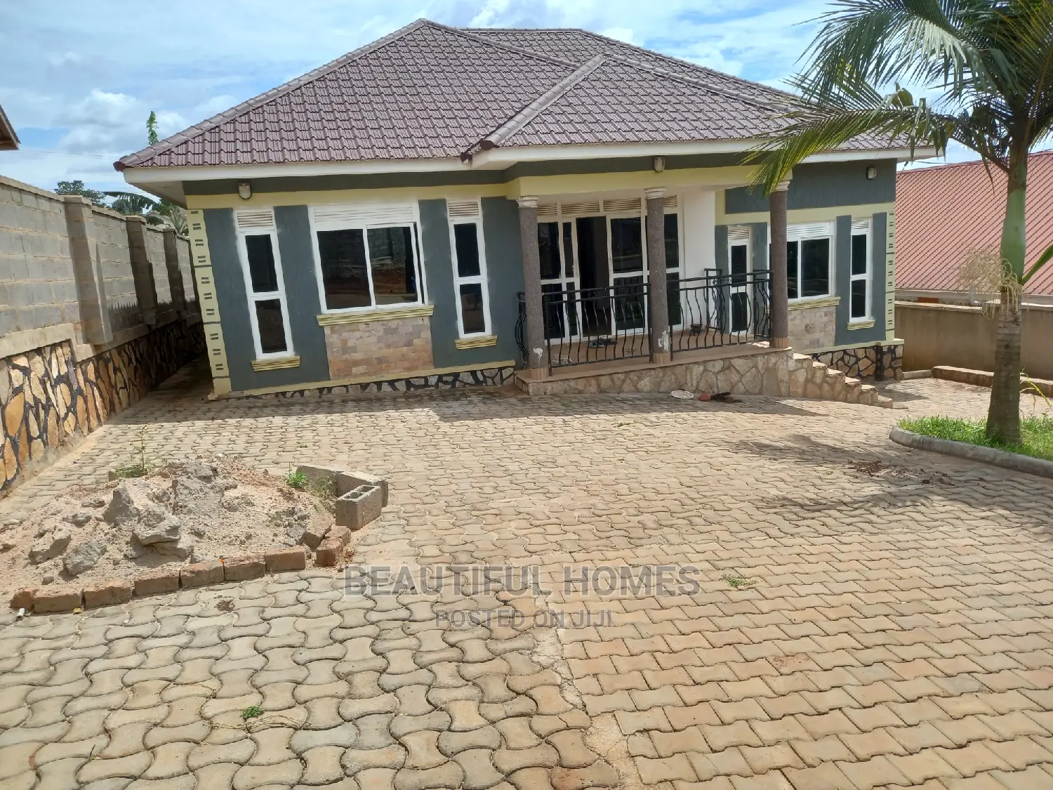 Furnished 4bdrm House in Kira Good for Sale