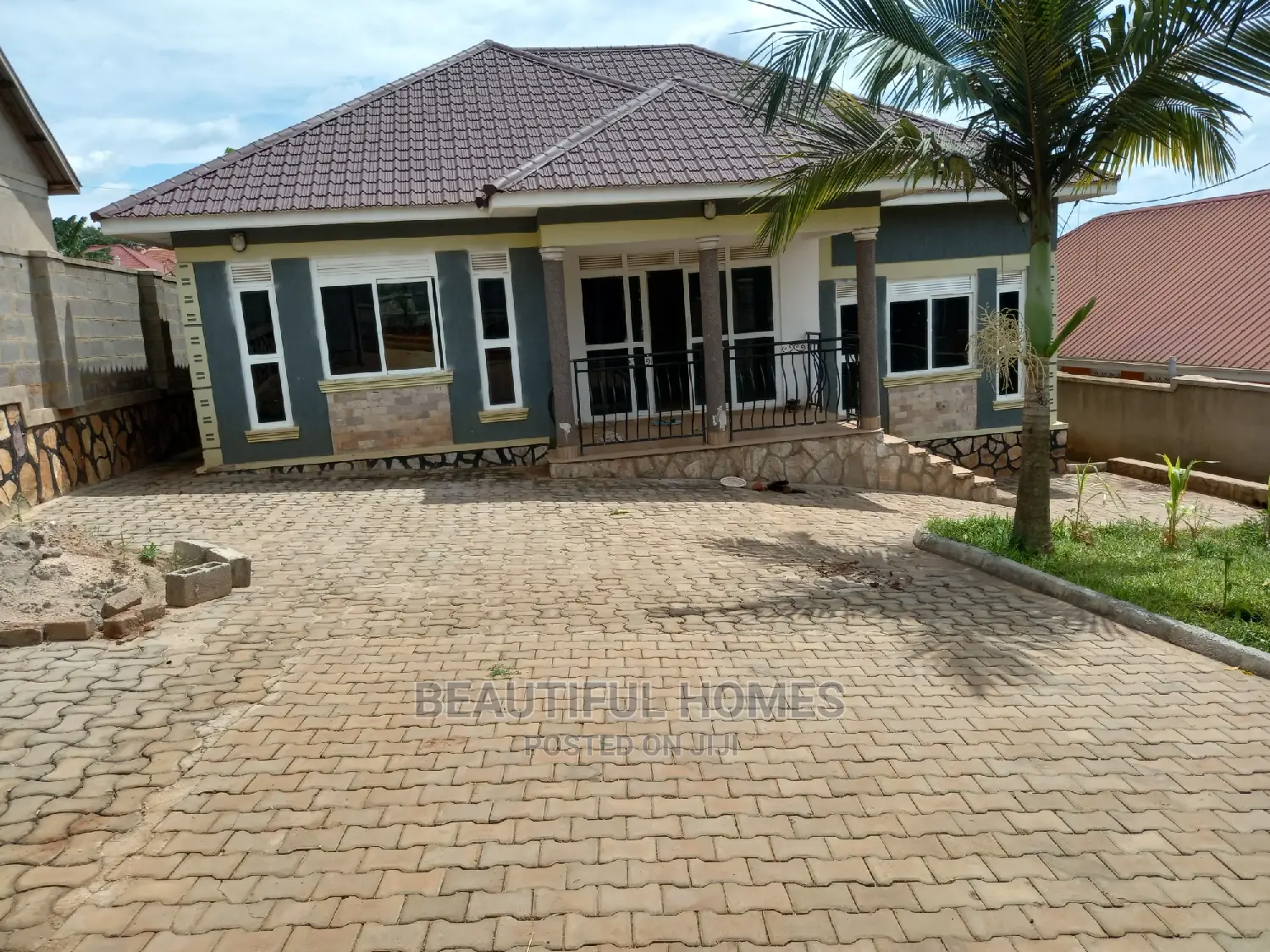 Furnished 4bdrm House in Kira Good for Sale