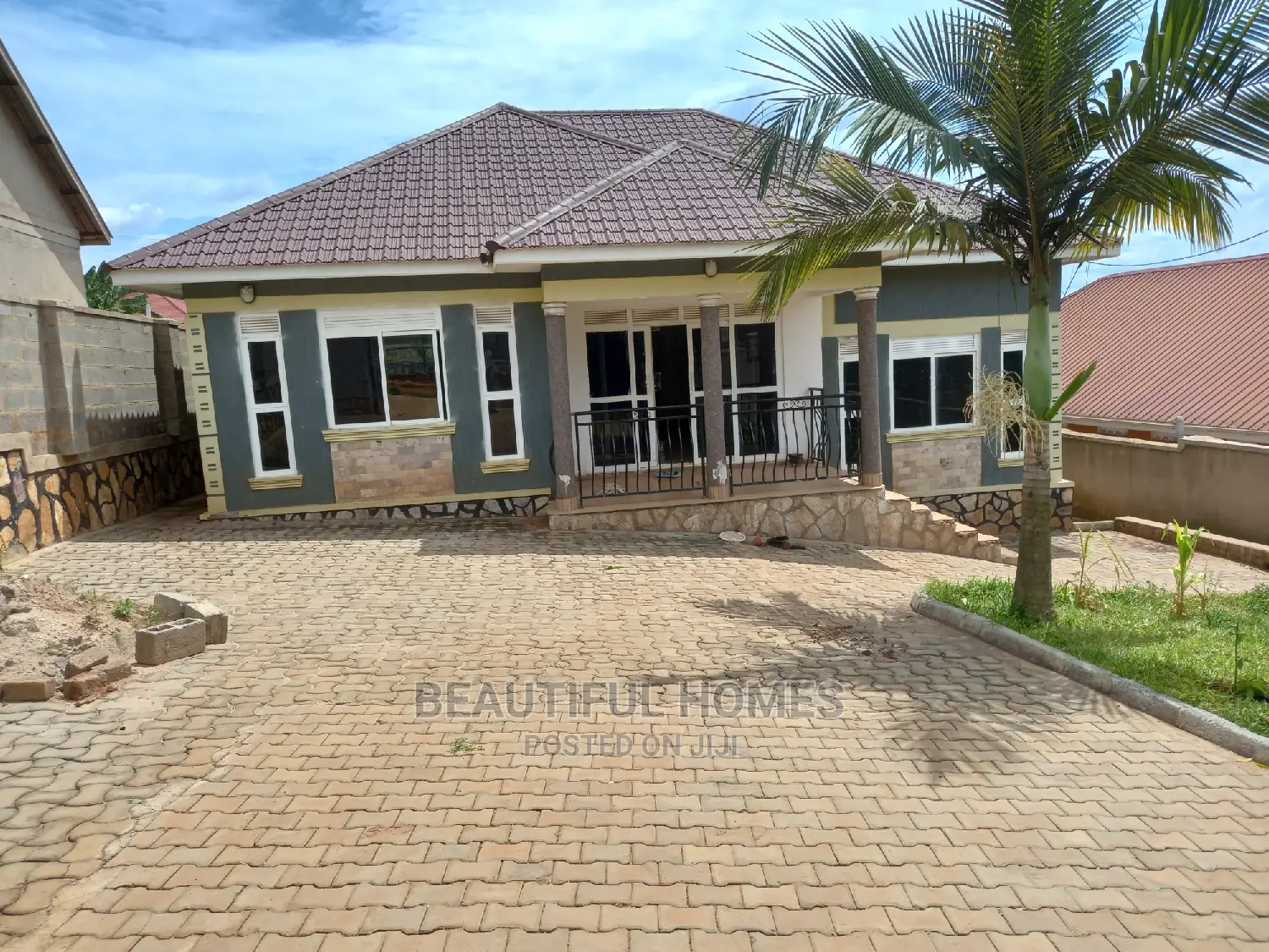 Furnished 4bdrm House in Kira Good for Sale