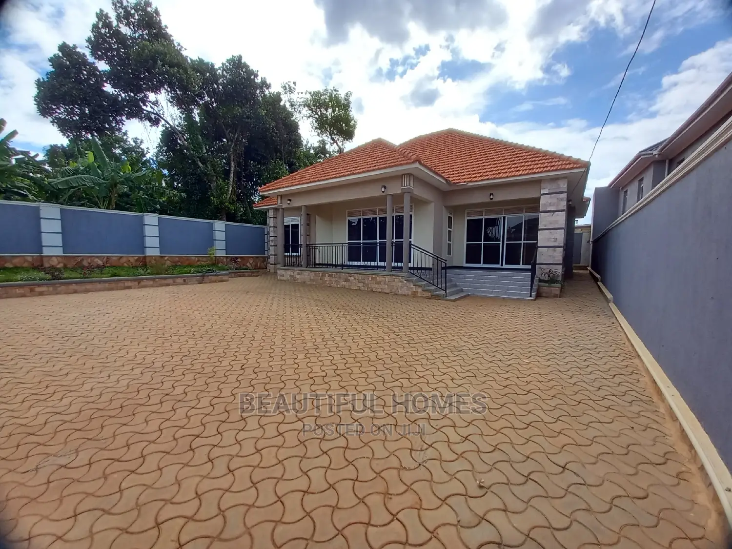 Furnished 4bdrm Bungalow in Kira for Sale