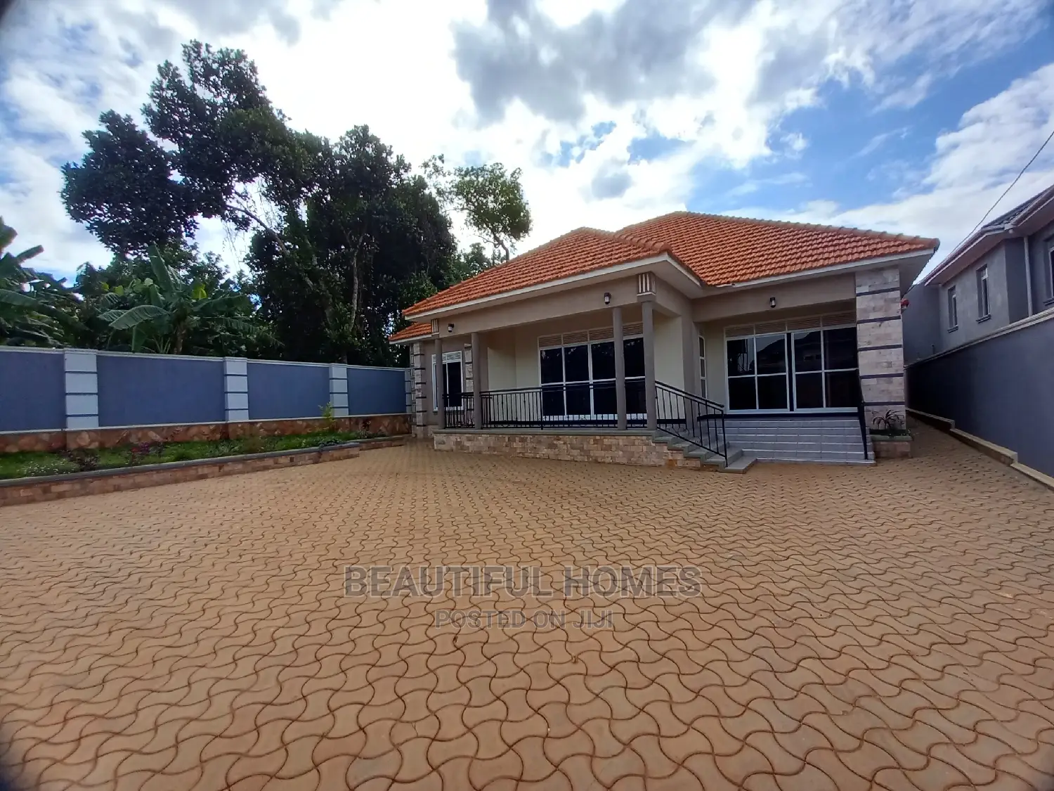 Furnished 4bdrm Bungalow in Kira for Sale