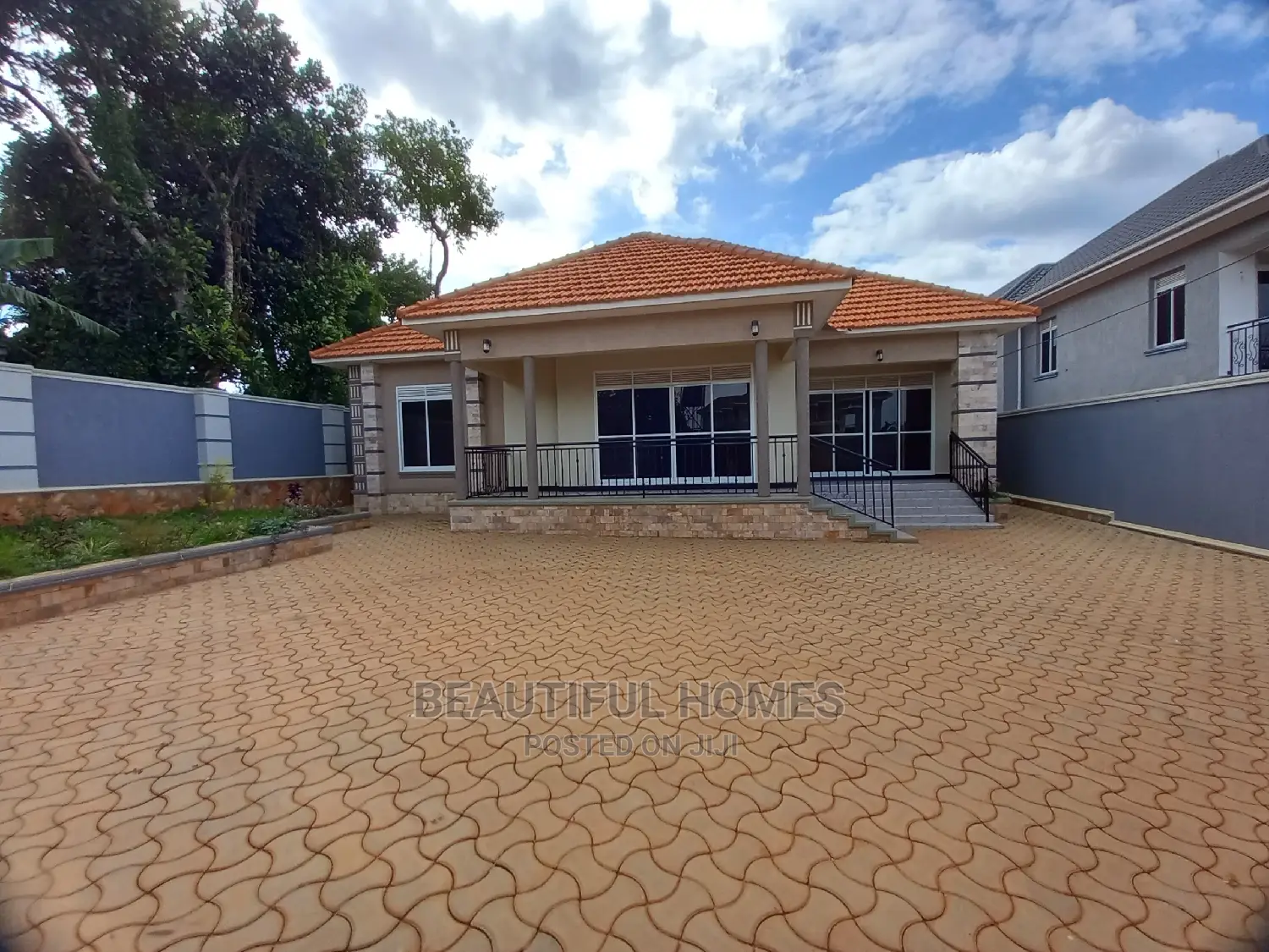 Furnished 4bdrm Bungalow in Kira for Sale