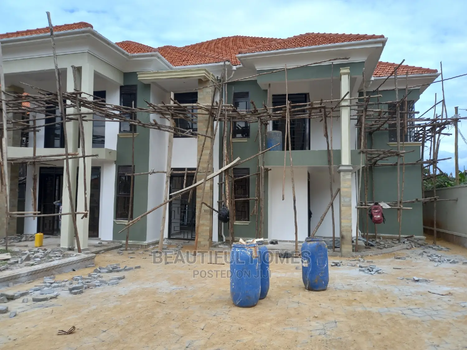 Furnished 6bdrm Mansion in Kira Corporate for Sale