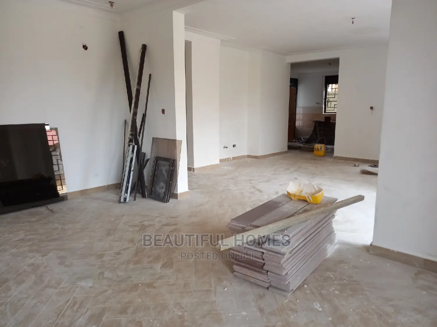 Furnished 6bdrm Mansion in Kira Corporate for Sale