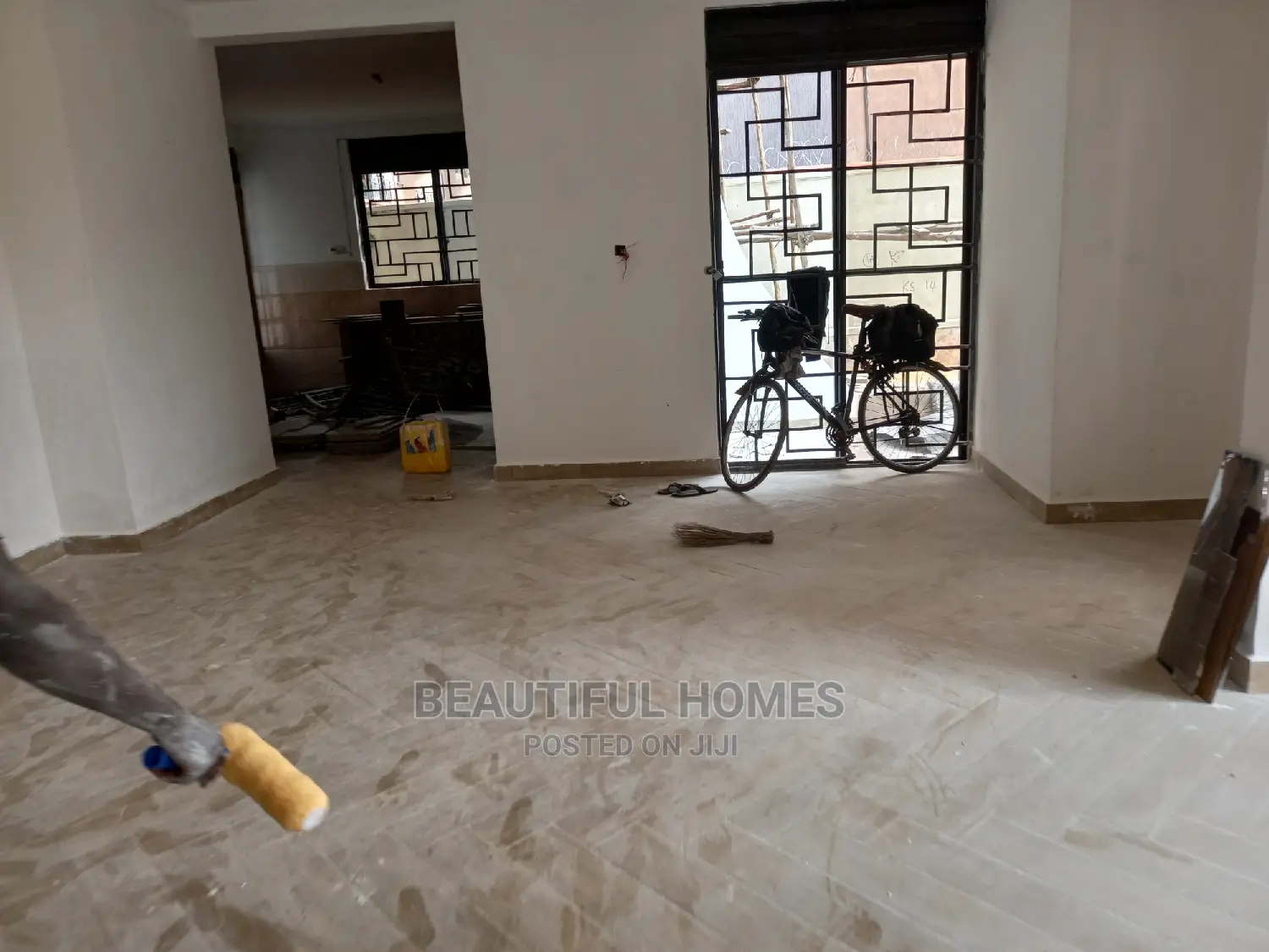 Furnished 6bdrm Mansion in Kira Corporate for Sale