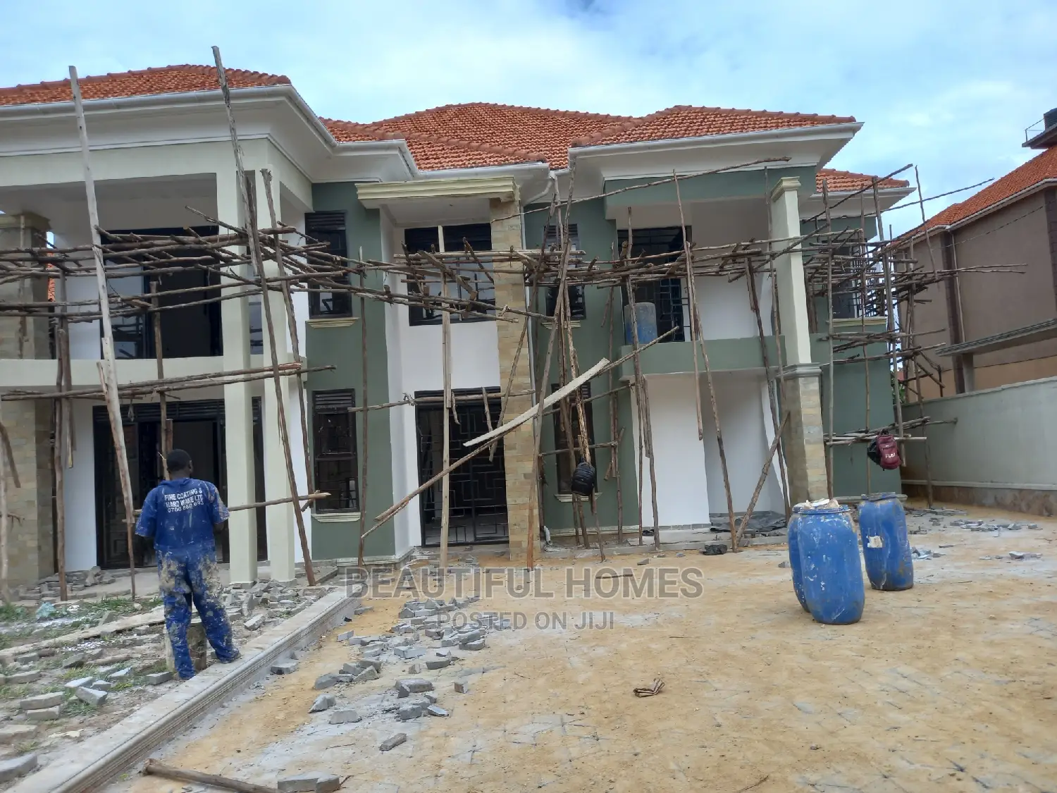Furnished 6bdrm House in Kira Tarmacked for Sale