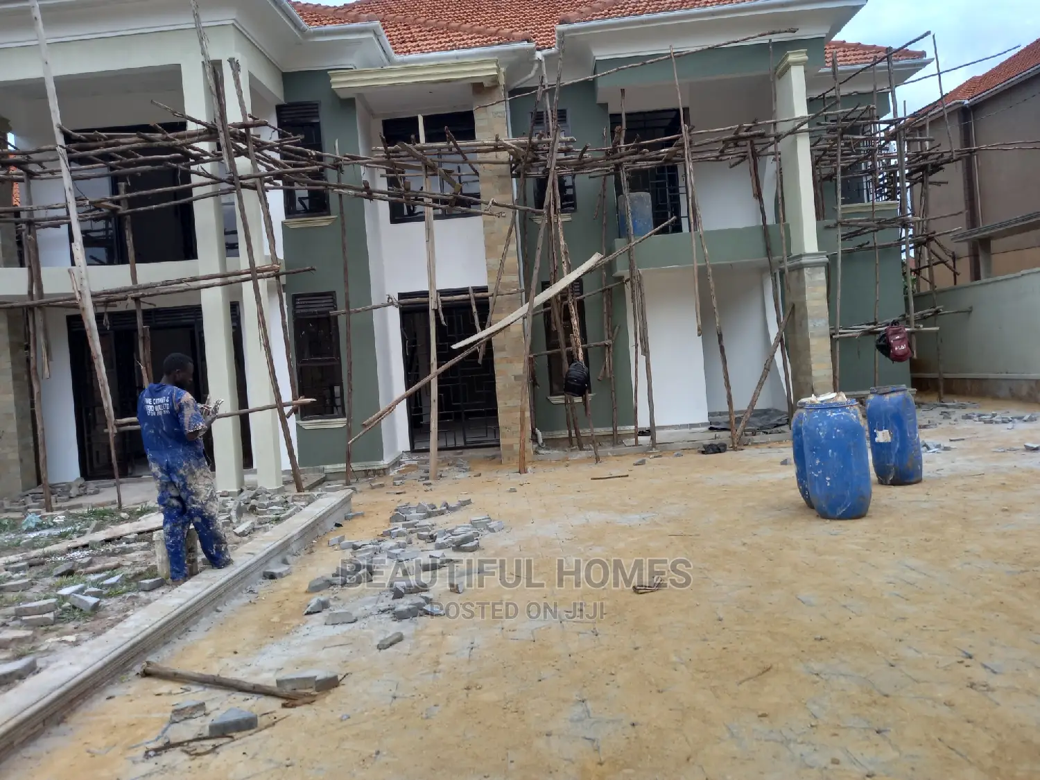 Furnished 6bdrm House in Kira Tarmacked for Sale