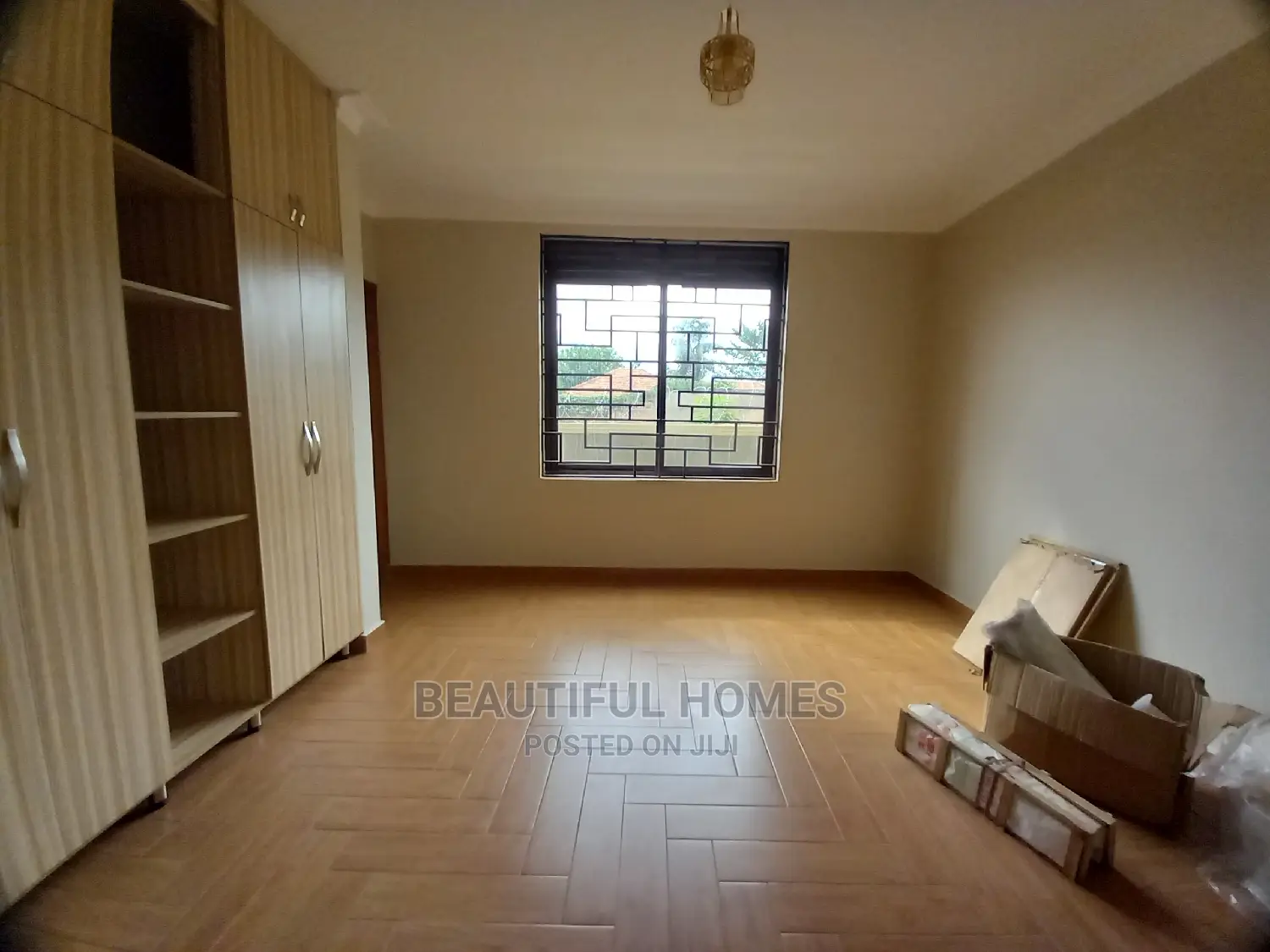 Furnished 6bdrm House in Kira Tarmacked for Sale
