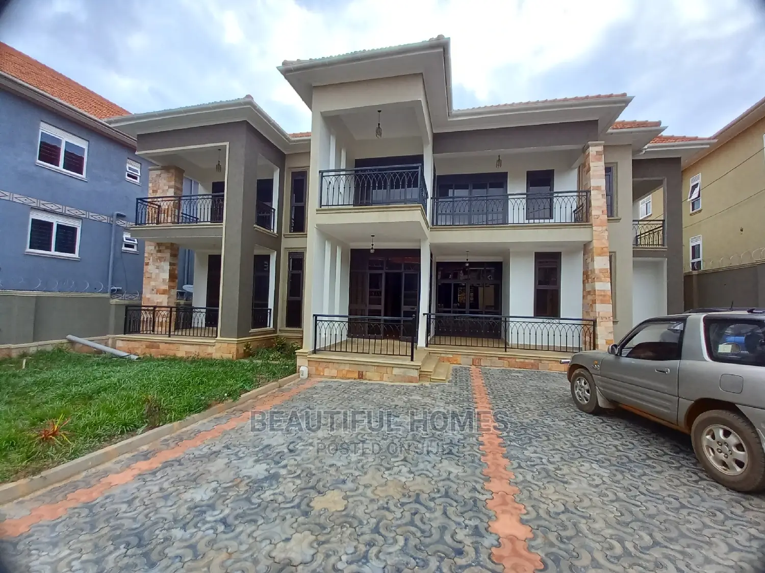 Furnished 6bdrm Mansion in Kira Rich for Sale