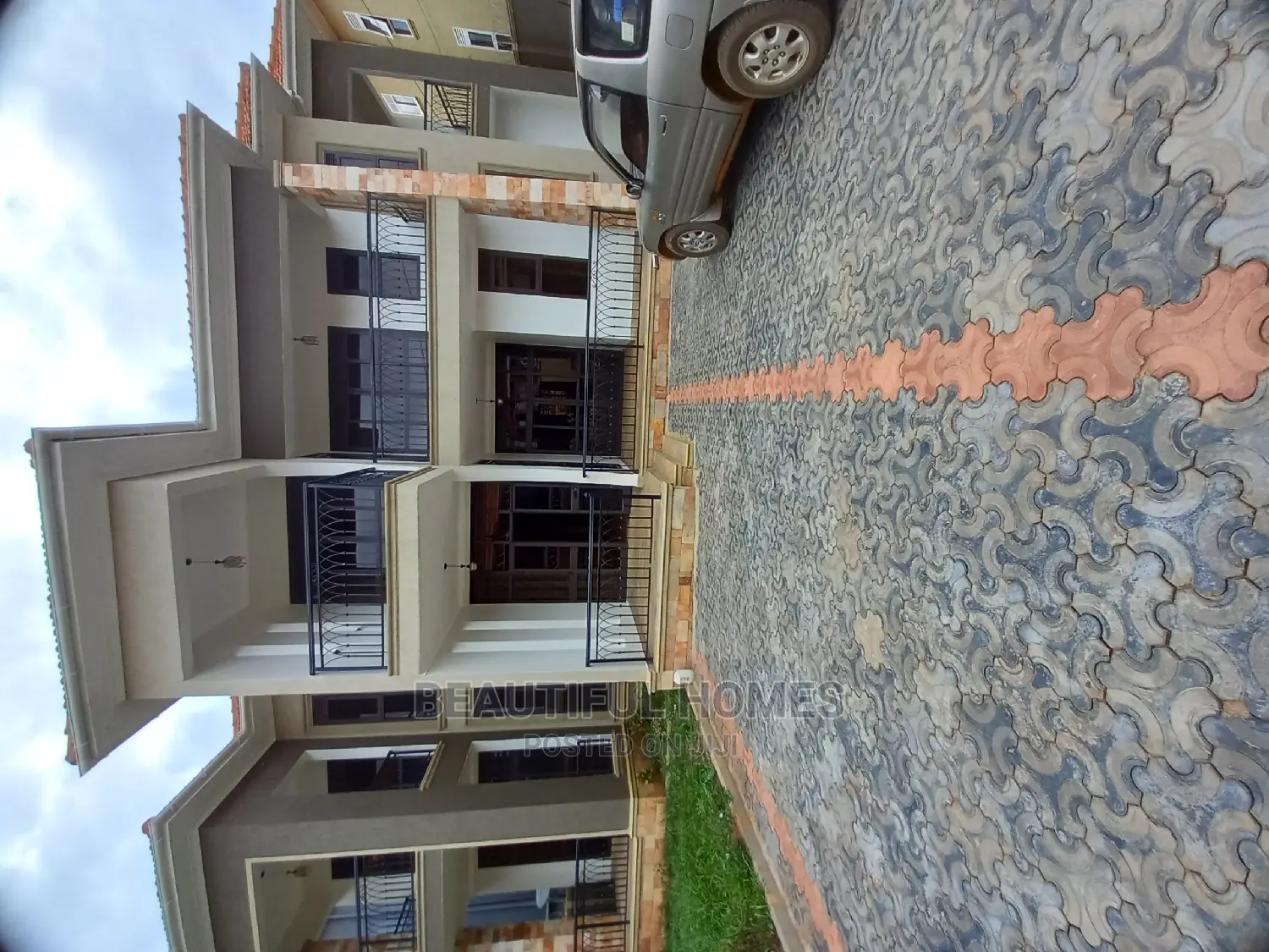 Furnished 6bdrm Mansion in Kira Rich for Sale