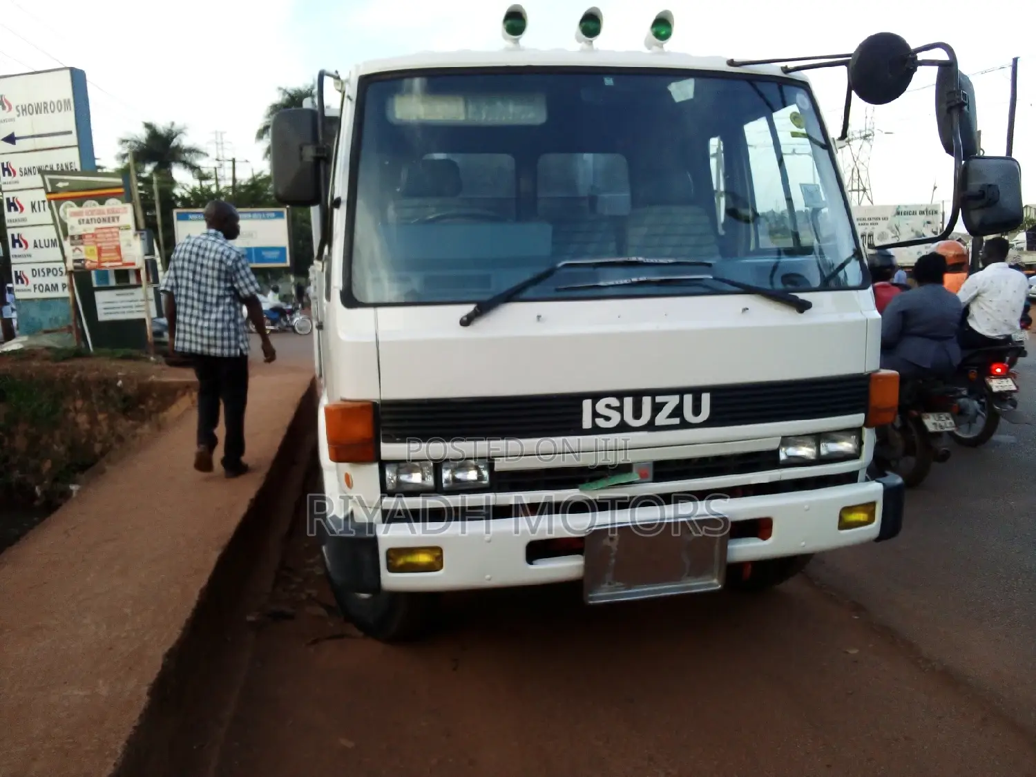 Isuzu Big Head Truck