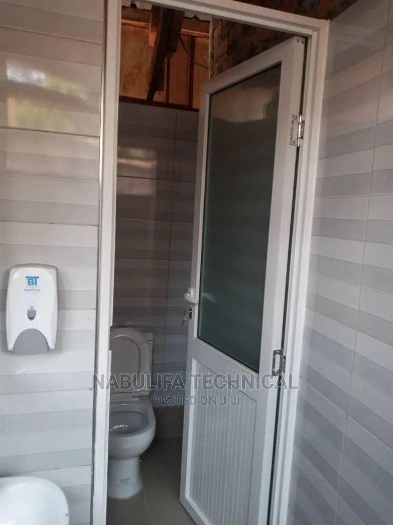 Aluminum Toilet Door 1