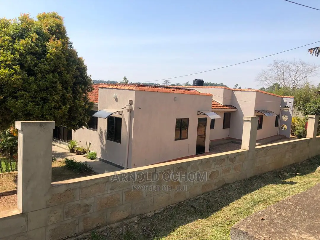 3bdrm Bungalow in Kawuku, Central Division for sale