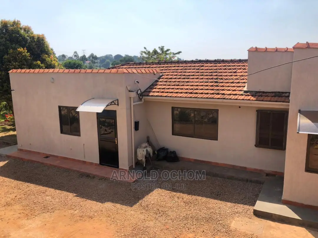 3bdrm Bungalow in Kawuku, Central Division for sale
