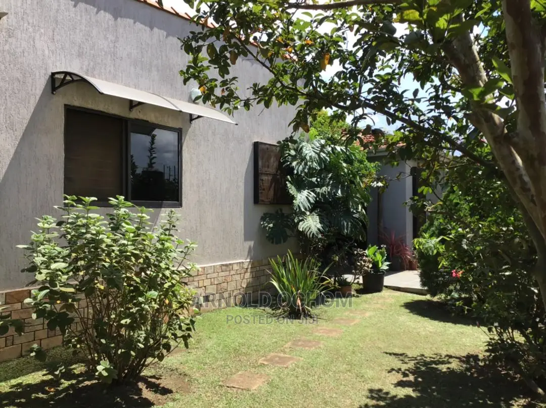 3bdrm Bungalow in Kawuku, Central Division for sale