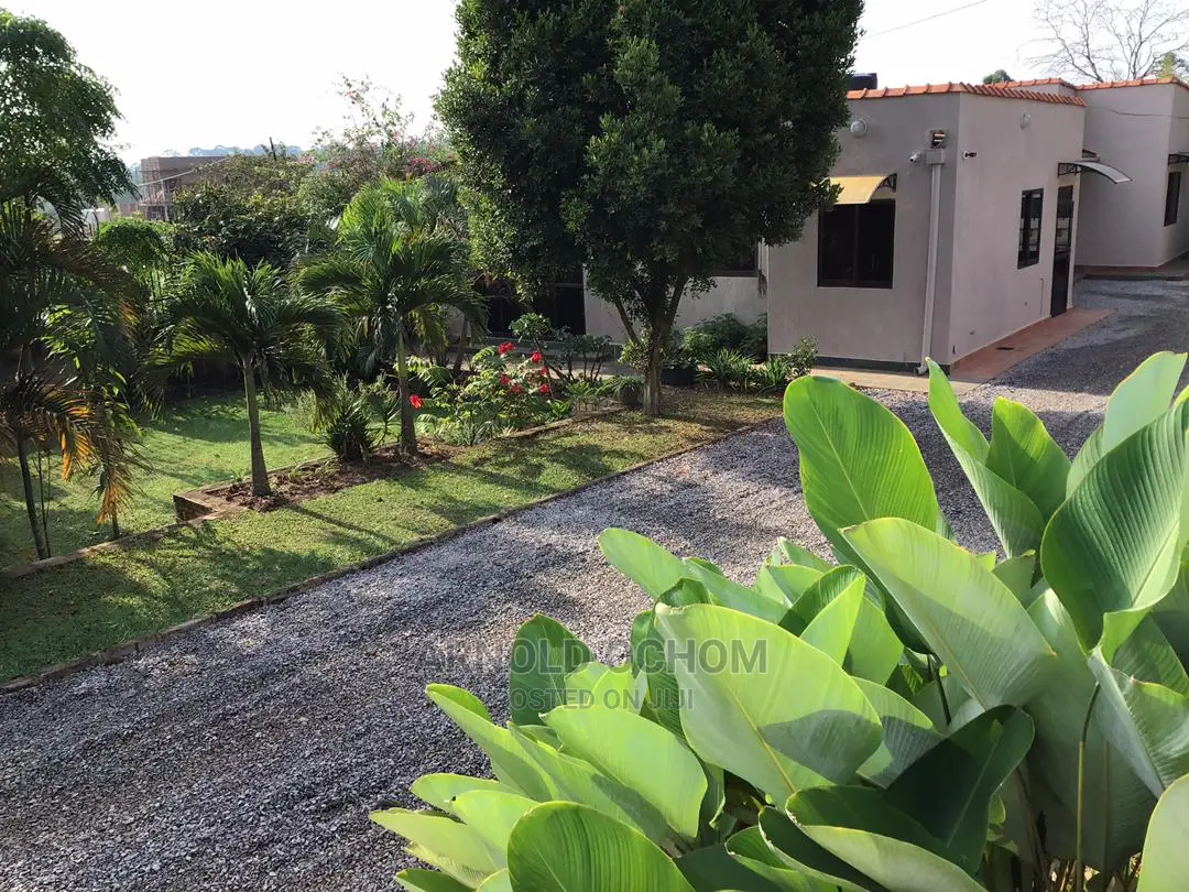 3bdrm Bungalow in Kawuku, Central Division for sale