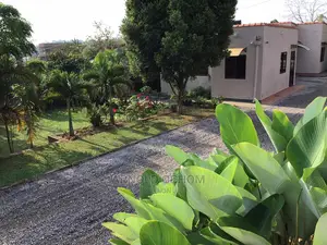 3bdrm Bungalow in Kawuku, Central Division for sale