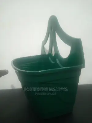 Wall Plastic Flower Pot, Green Colour