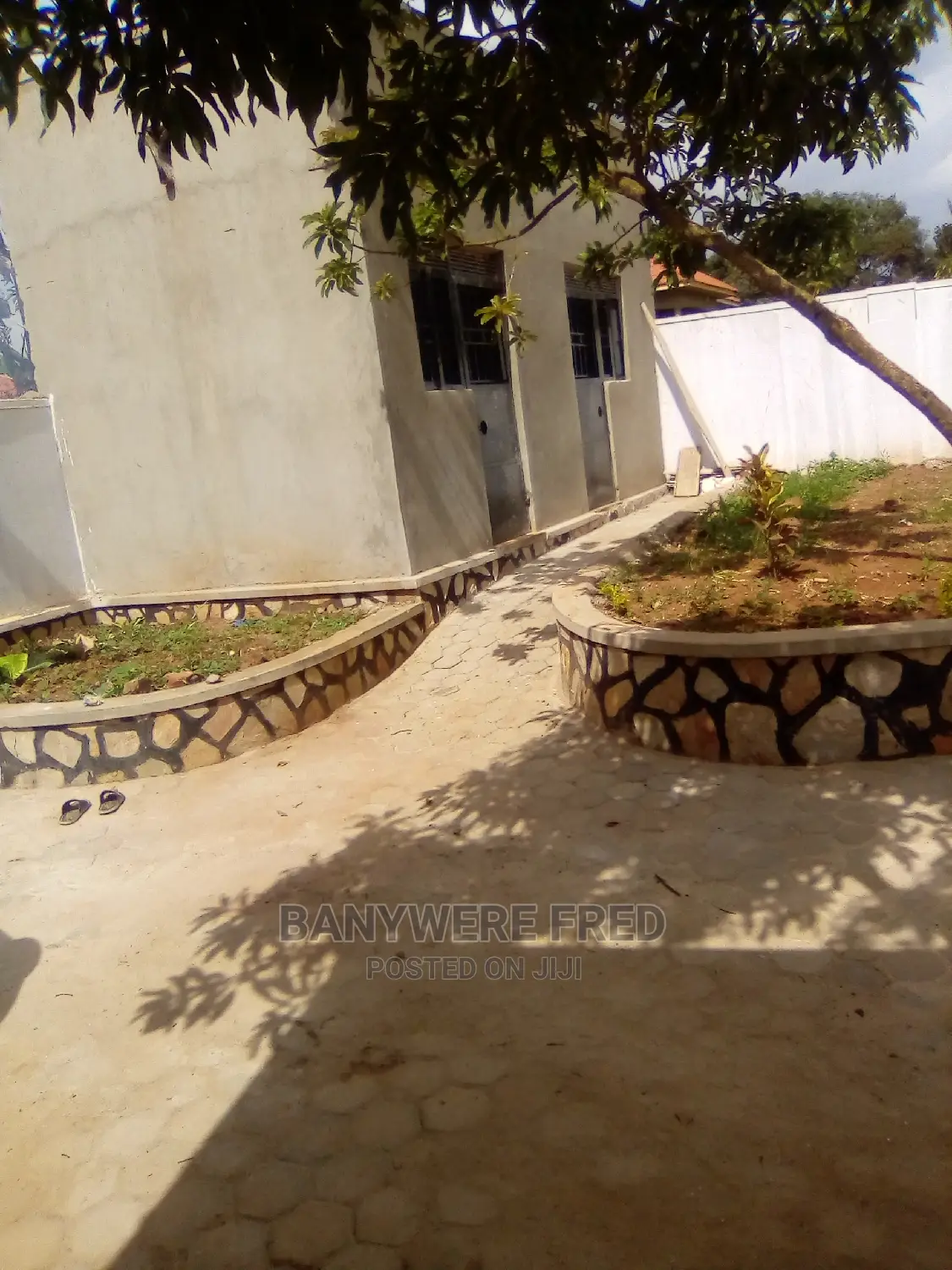 50/100 Plot With Ahouse for Sale