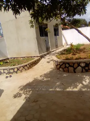 50/100 Plot With Ahouse for Sale