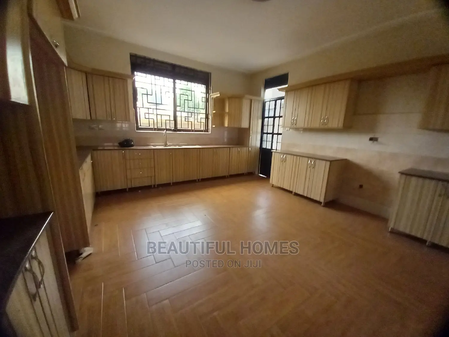 Furnished 6bdrm Mansion in Najjera, Central Division for Sale