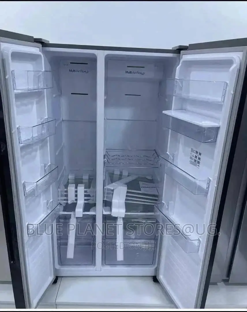 Hisense 670L Side_by_side Door Refrigerator With a Dispenser