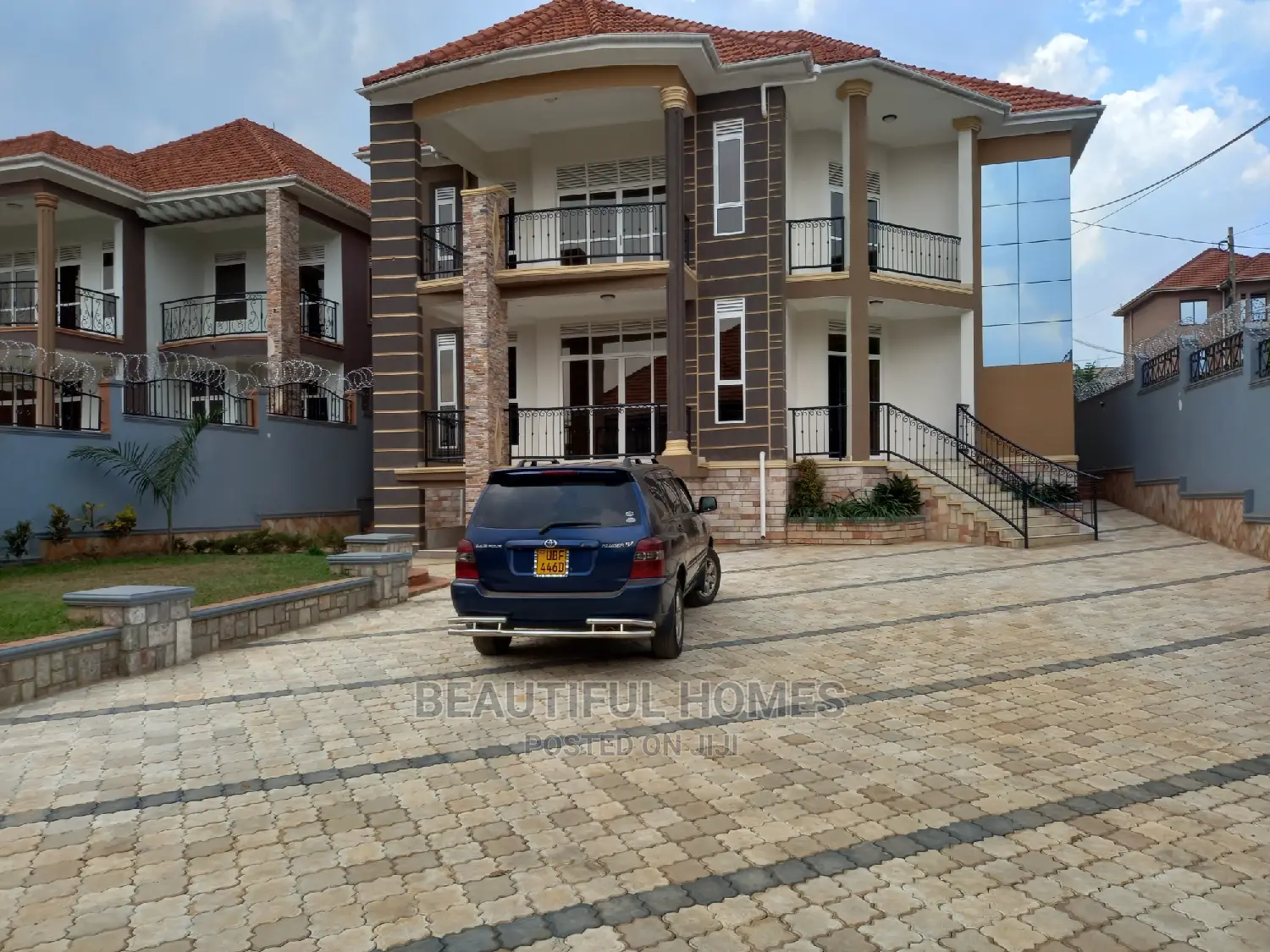 Furnished 6bdrm Mansion in Kira Tarmacked, Central Division for Sale