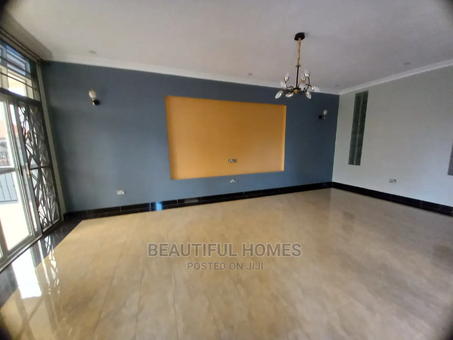 Furnished 6bdrm Mansion in Kira Tarmacked, Central Division for Sale