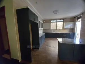 Furnished 6bdrm Mansion in Kira Tarmacked, Central Division for Sale