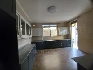 Furnished 6bdrm House in Kira Corporate for Sale