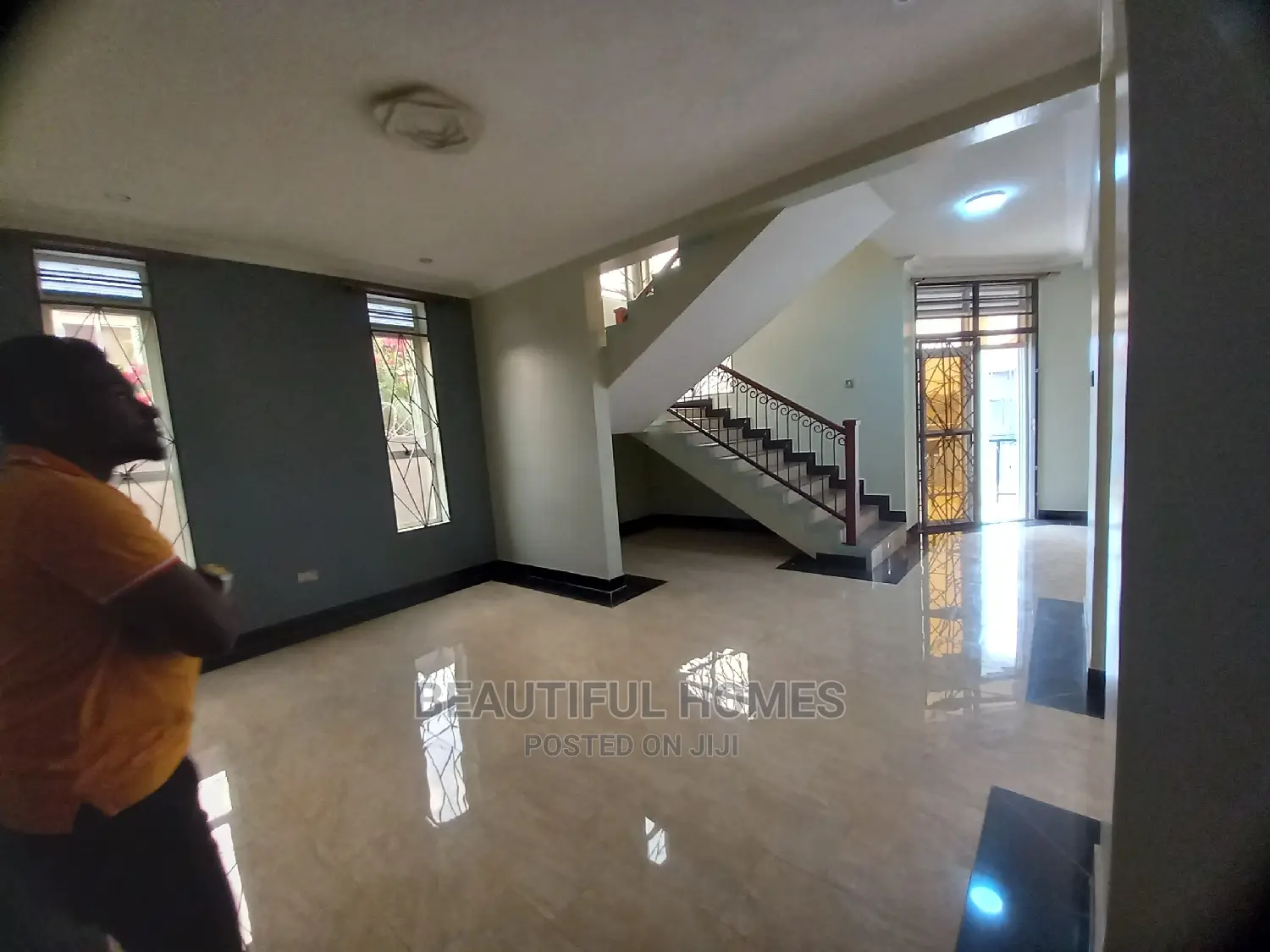 Furnished 6bdrm House in Kira Corporate for Sale