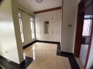 Furnished 6bdrm House in Kira Tarmacked for Sale