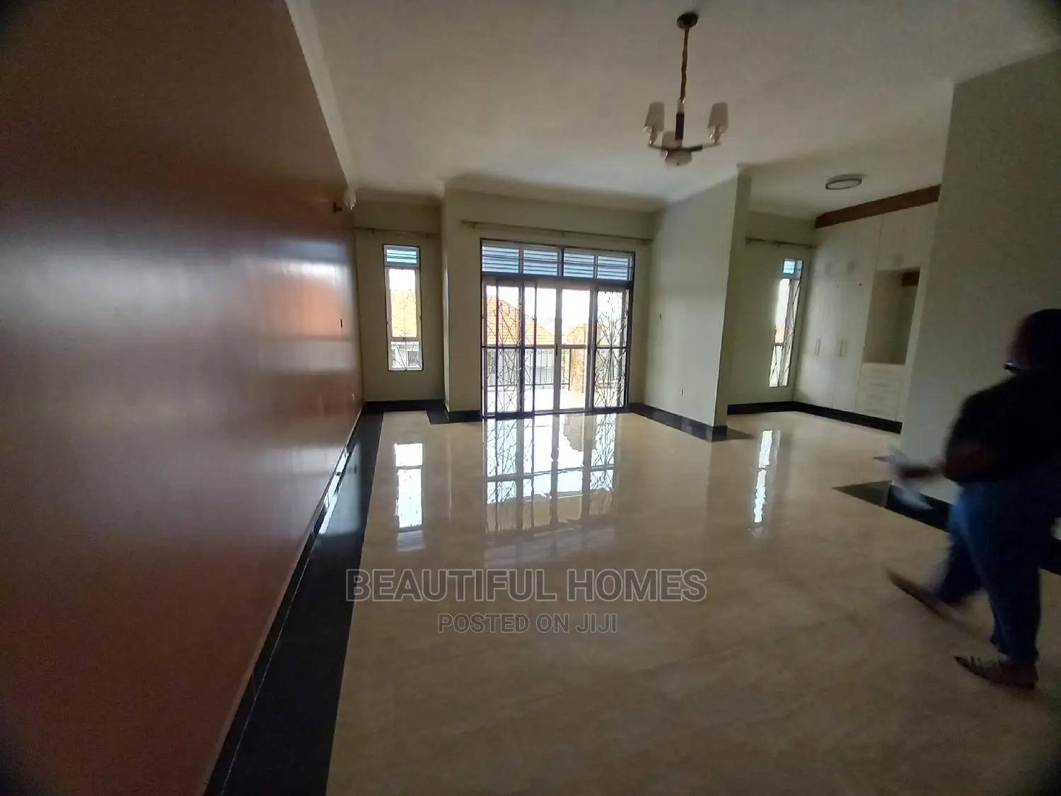 Furnished 6bdrm House in Kira Tarmacked for Sale