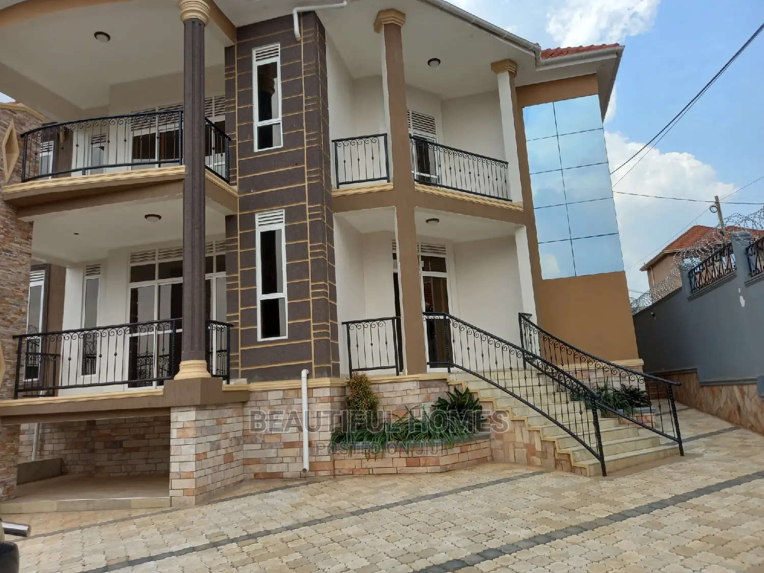 Furnished 6bdrm House in Kira Tarmacked for Sale