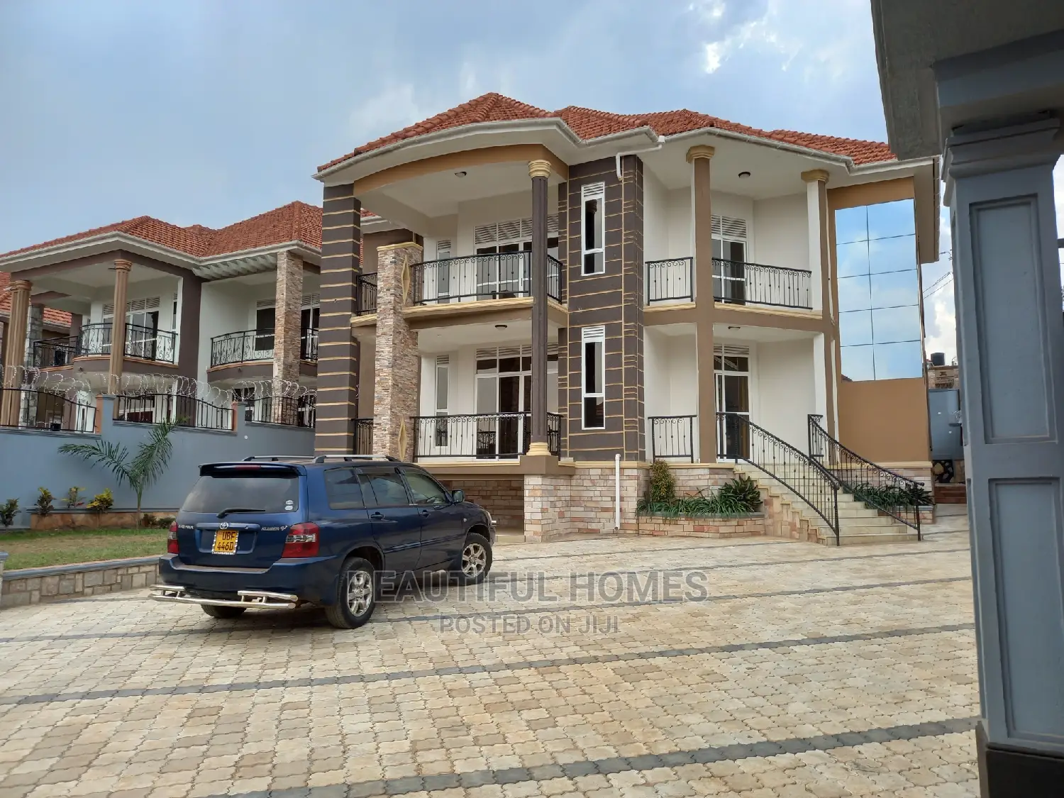 Furnished 6bdrm Mansion in Kira Tarmack for Sale