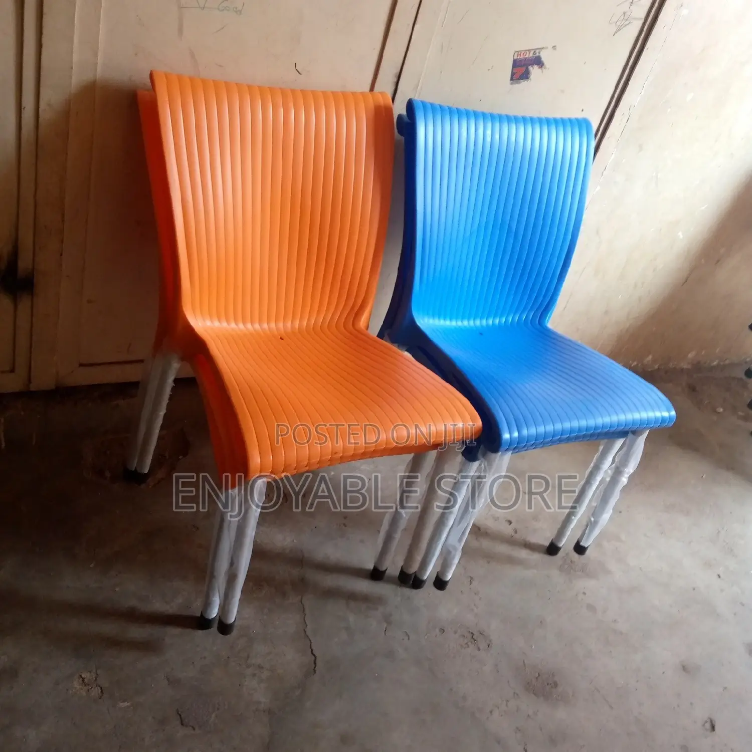 Strong Plastic Chairs With Steel Legs