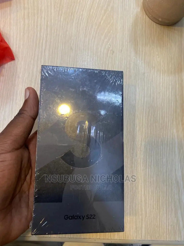 New Samsung Galaxy S22 5G 128 GB Black