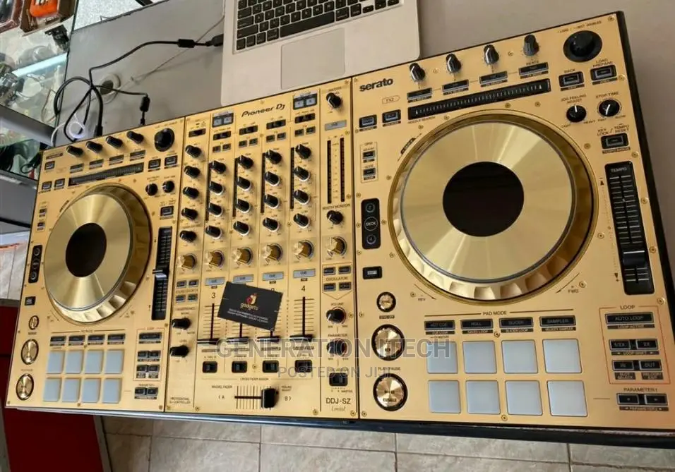 Pioneer DDJ-SZ Serato DJ Controller